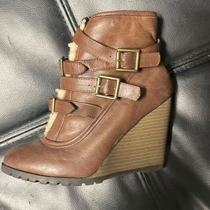 Comfy brown winter wedges!
